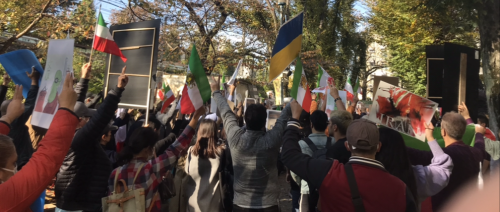 �f���I����̐l�X