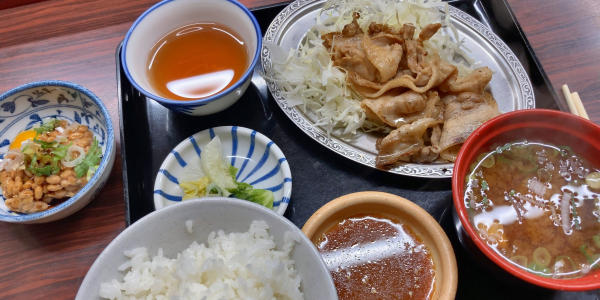 豚バラ定食・納豆つきの画像。