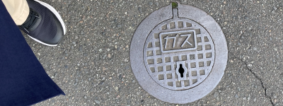 ���ׂċ����E�ی`�̏����ȃt�^�̒����Ɂu�K�X�v�̎��B